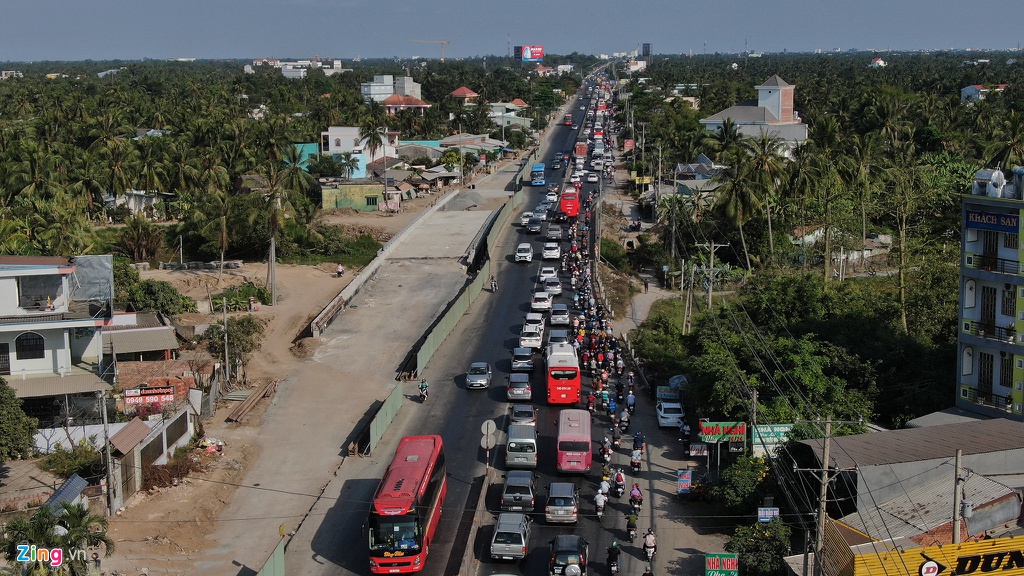 Tin nhanh - TP.HCM đón người dân trở lại sau kỳ nghỉ Tết: Phía Đông thông thoáng, phía Tây tắc nghẽn (Hình 2).