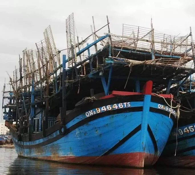 Tin nhanh - Quảng Nam: Tàu câu mực bốc cháy lúc nửa đêm, nghi do chập điện