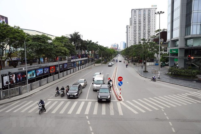 Phố Thái Hà ngày thường vốn vẫn đông đúc, giờ ít người hơn hẳn. (Ảnh: Huy Hùng/TTXVN)

