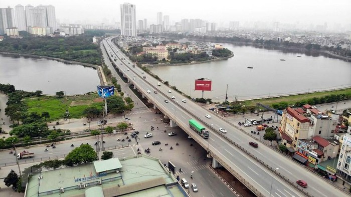 Cửa ngõ phía Nam, đoạn giải đường Giải Phóng và đường Vành đai 3 lượng phương tiện giao thông giảm rõ rệt. (Ảnh: Danh Lam/TTXVN)