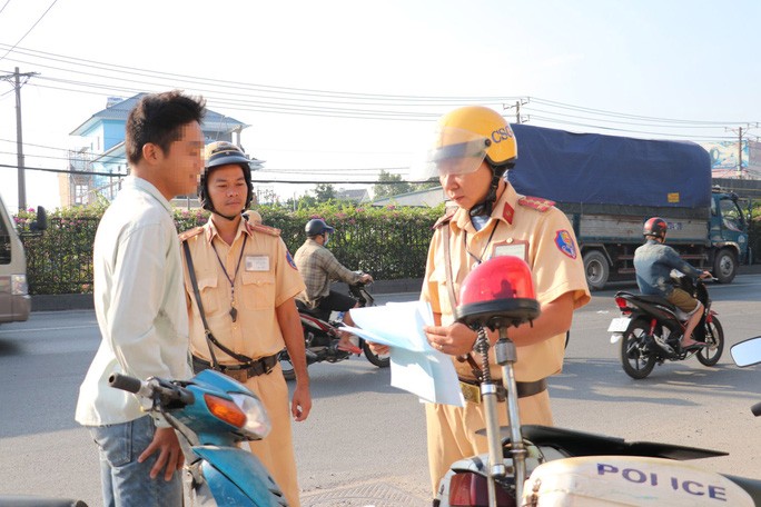 Tin nhanh - Công bố đường dây nóng tố giác “quái xế” gây náo loạn đường phố ở TP.HCM (Hình 2).