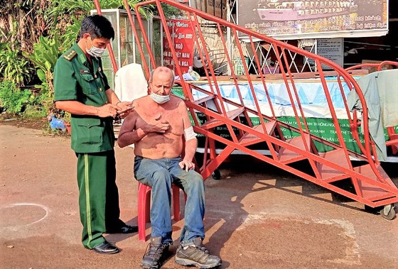 Tin nhanh - TP.HCM: Giảng viên ngoại quốc suýt chết đuối sau khi gặp cướp lúc đêm khuya