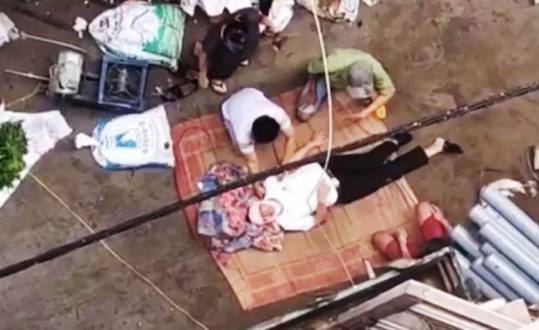Tin nhanh - Người đàn ông xui xẻo nhập viện vì bị xe rùa rơi từ tầng 5 xuống trúng người