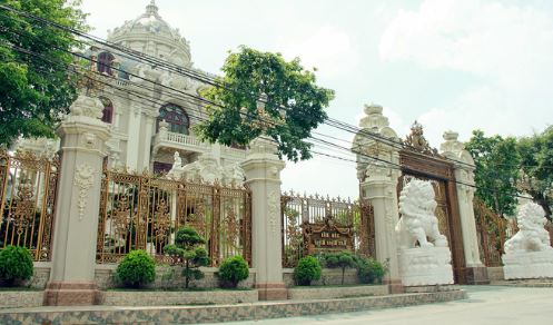 Văn hoá - Làng đại gia chuyên buôn đồ gỗ ở Nam Định, lâu đài tráng lệ nằm sát nhau