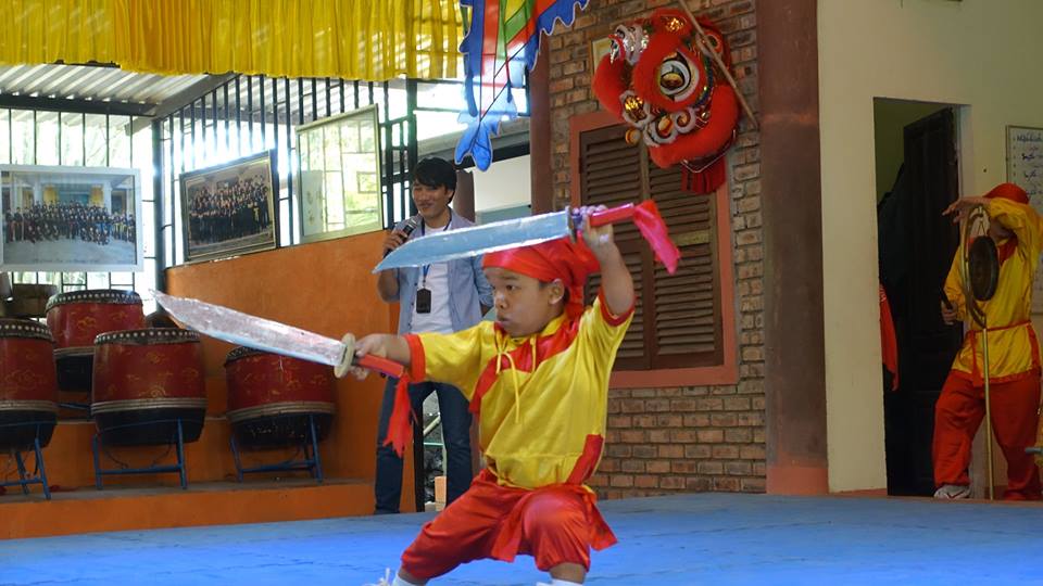 Video: Anh chàng tí hon với màn biểu diễn võ thuật cực đỉnh (Hình 2).