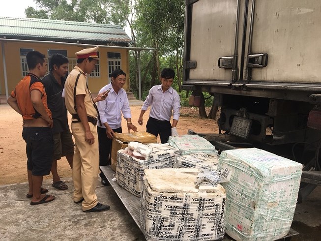 Huế: Chặn đứng xe ô tô chở 3 tạ nội tạng, thịt động vật thối đi tiêu thụ