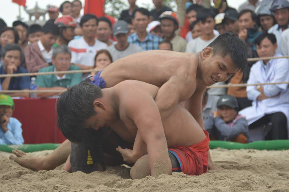 Văn hoá - Huế: Chiêm ngưỡng màn so tài đầu năm mới của hàng chục đô vật 