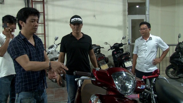 An ninh - H&igrave;nh sự - Khởi tố g&atilde; đ&agrave;n &ocirc;ng lừa c&ocirc; g&aacute;i chiếm đoạt xe SH Mode