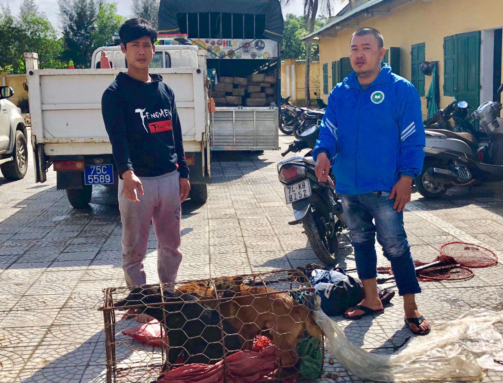 An ninh - Hình sự - Bắt giữ hai đối tượng đi xe biển giả trộm chó mèo khắp TP.Huế