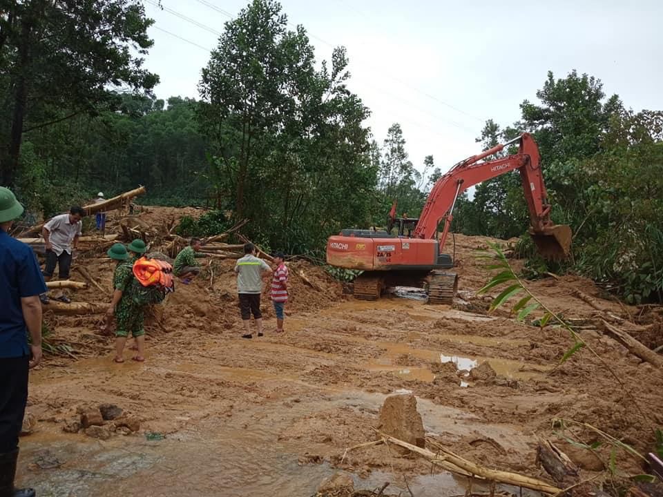 Tin nhanh - Tan hoang khu vực 13 người mất liên lạc khi đi cứu nạn ở Rào Trăng 3