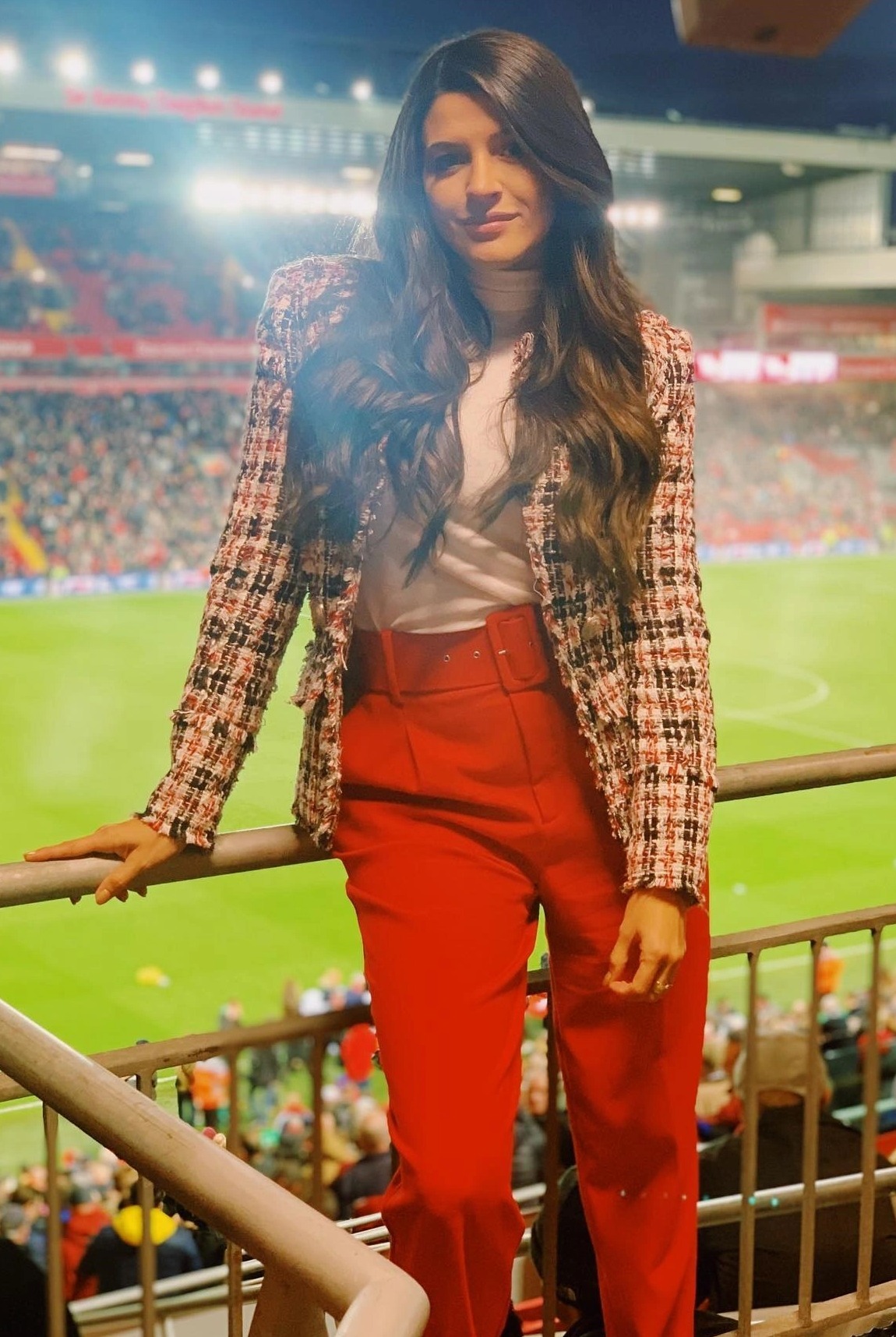 Hậu trường - Đọ WAGs Liverpool vs Real Madrid: Nóng trên từng centimet (Hình 4).