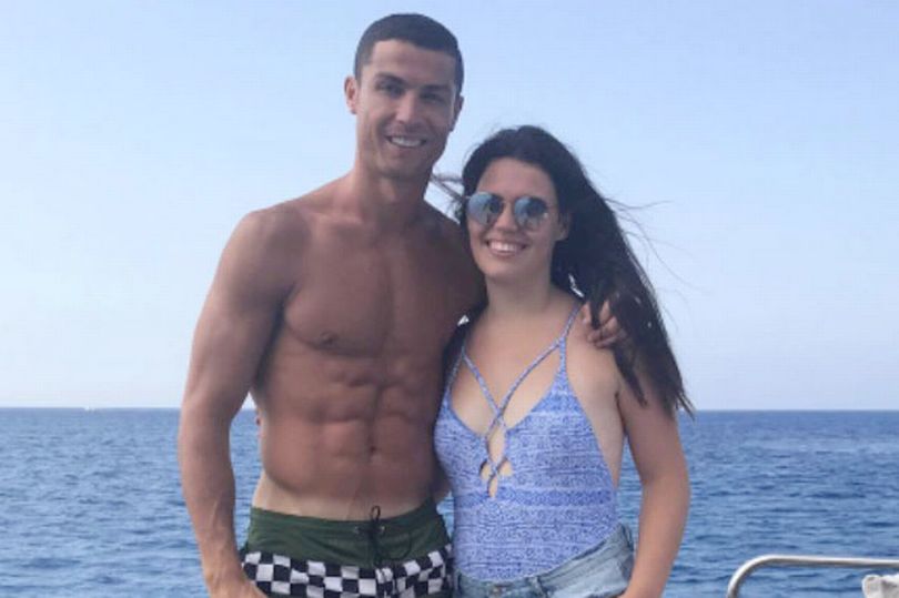 Hậu trường - Cháu gái của Ronaldo khoe dáng tuyệt đẹp trong bộ bikini