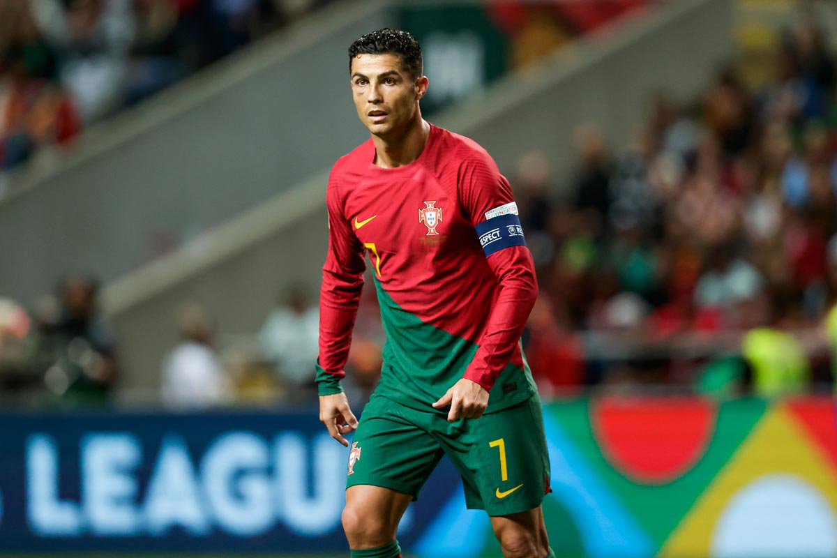 Giải khác - Top 5 cầu thủ thất nghiệp khi đang đá World Cup như Ronaldo (Hình 2).