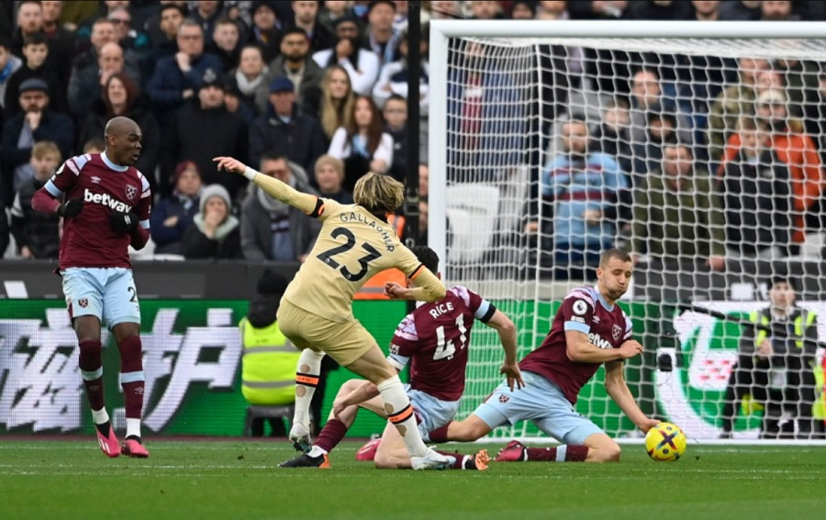 Bóng đá Anh - Vì sao VAR không cho Chelsea hưởng phạt đền ở trận gặp West Ham? (Hình 3).