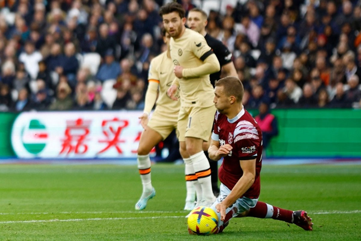 Bóng đá Anh - Vì sao VAR không cho Chelsea hưởng phạt đền ở trận gặp West Ham? (Hình 4).