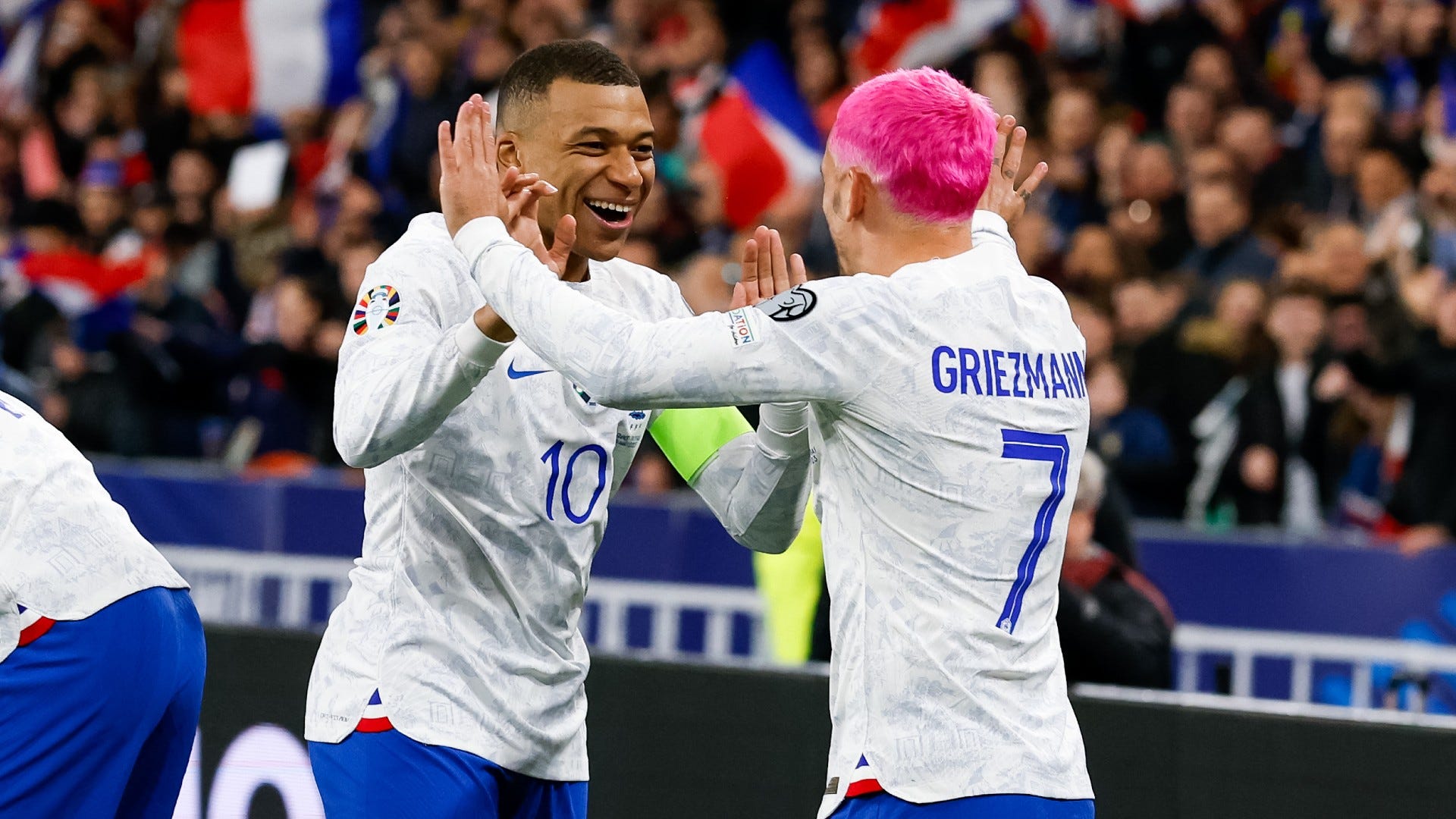 Giải khác - Griezmann tự vẽ lại nụ cười sau nỗi thất vọng về băng đội trưởng (Hình 3).