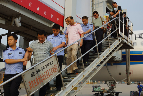 Tiêu điểm - 3.317 nghi phạm ở nước ngoài bị bắt về Trung Quốc trong chiến dịch “Săn cáo”