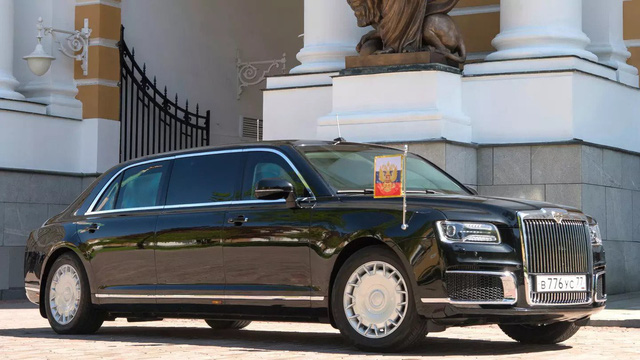 Bí mật trong siêu xe limousine mới TT Putin vừa khoe với Thái tử Abu Dhabi (Hình 2).