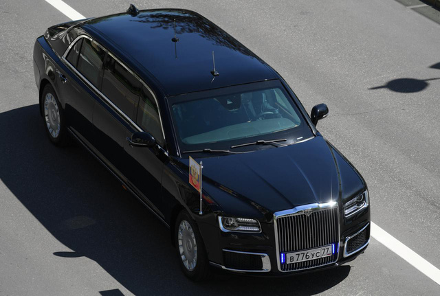 Bí mật trong siêu xe limousine mới TT Putin vừa khoe với Thái tử Abu Dhabi (Hình 3).