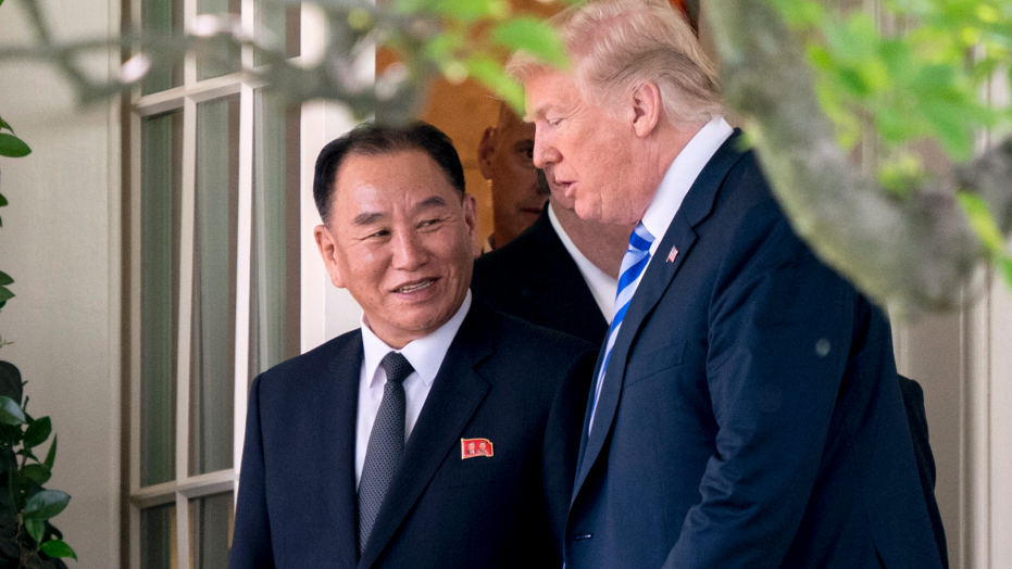 Phát hiện chi tiết “lạ” trong bức thư ông Kim Jong-un gửi ông Trump (Hình 2).