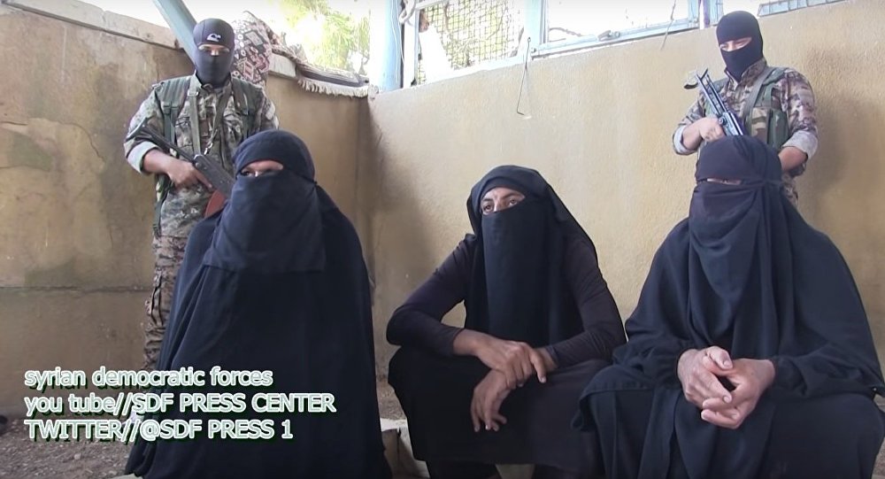 Quân sự - Syria: Bi hài chuyện IS hóa trang thành phụ nữ để tháo chạy