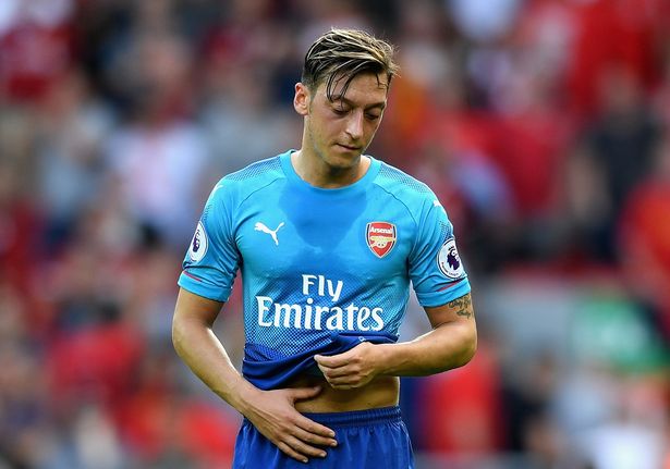 Bóng đá Quốc tế - Fan chỉ ra một loạt lý do để phản đối Man Utd ký HĐ với Ozil