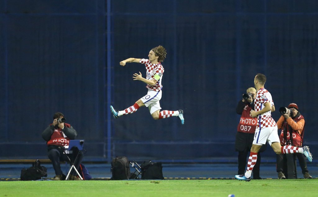 Bóng đá Quốc tế - Play off World Cup: Croatia, Thụy Sỹ dắt tay nhau ăn mừng