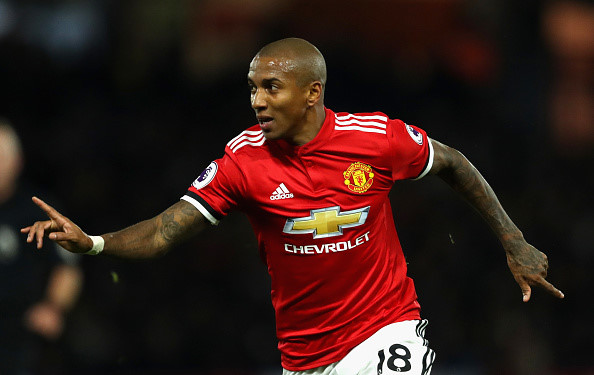 Bóng đá Quốc tế - Clip: Biểu cảm 'đắt giá' của Mourinho khi Ashley Young lập siêu phẩm