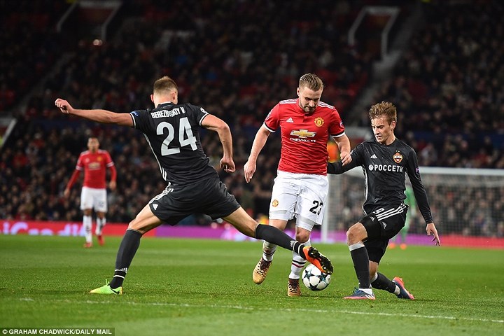 Bóng đá Quốc tế - MU thắng trận, Luke Shaw lại khiến Mourinho đau đầu