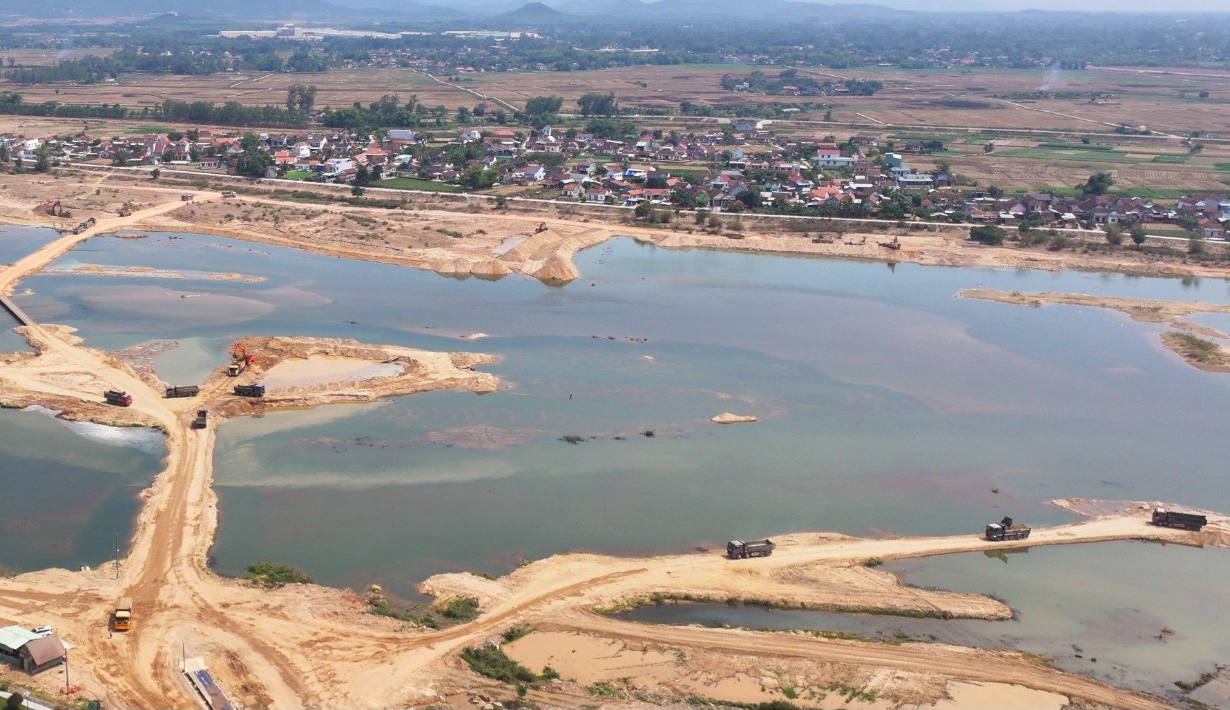 Hồ sơ điều tra - Bình Định: Rầm rộ chở cát ngày đêm, tuồn ra cả ngoài tỉnh (Hình 2).