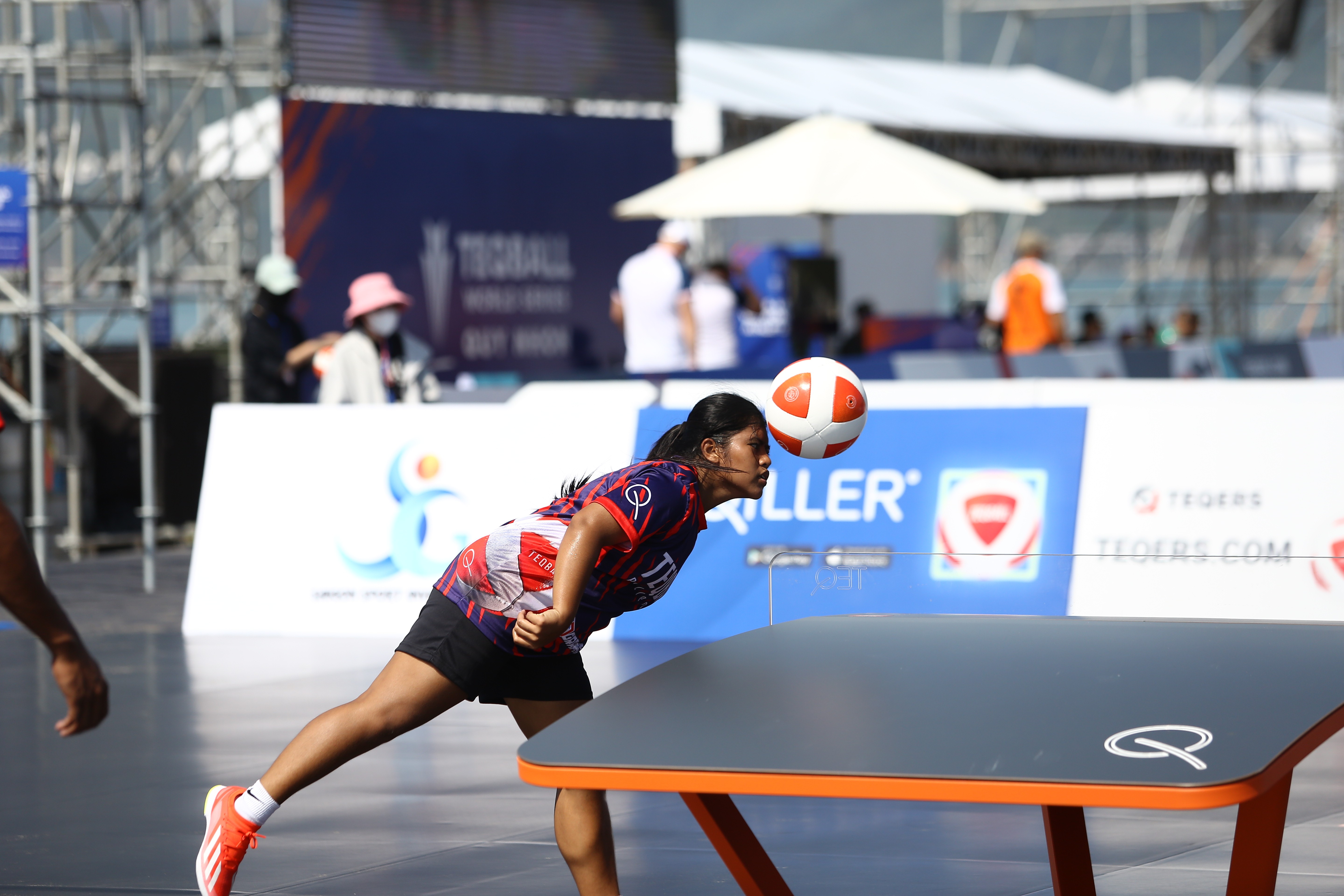 Giải khác - Khán giả “đội nắng” cổ vũ những màn tranh tài giải Teqball thế giới (Hình 7).