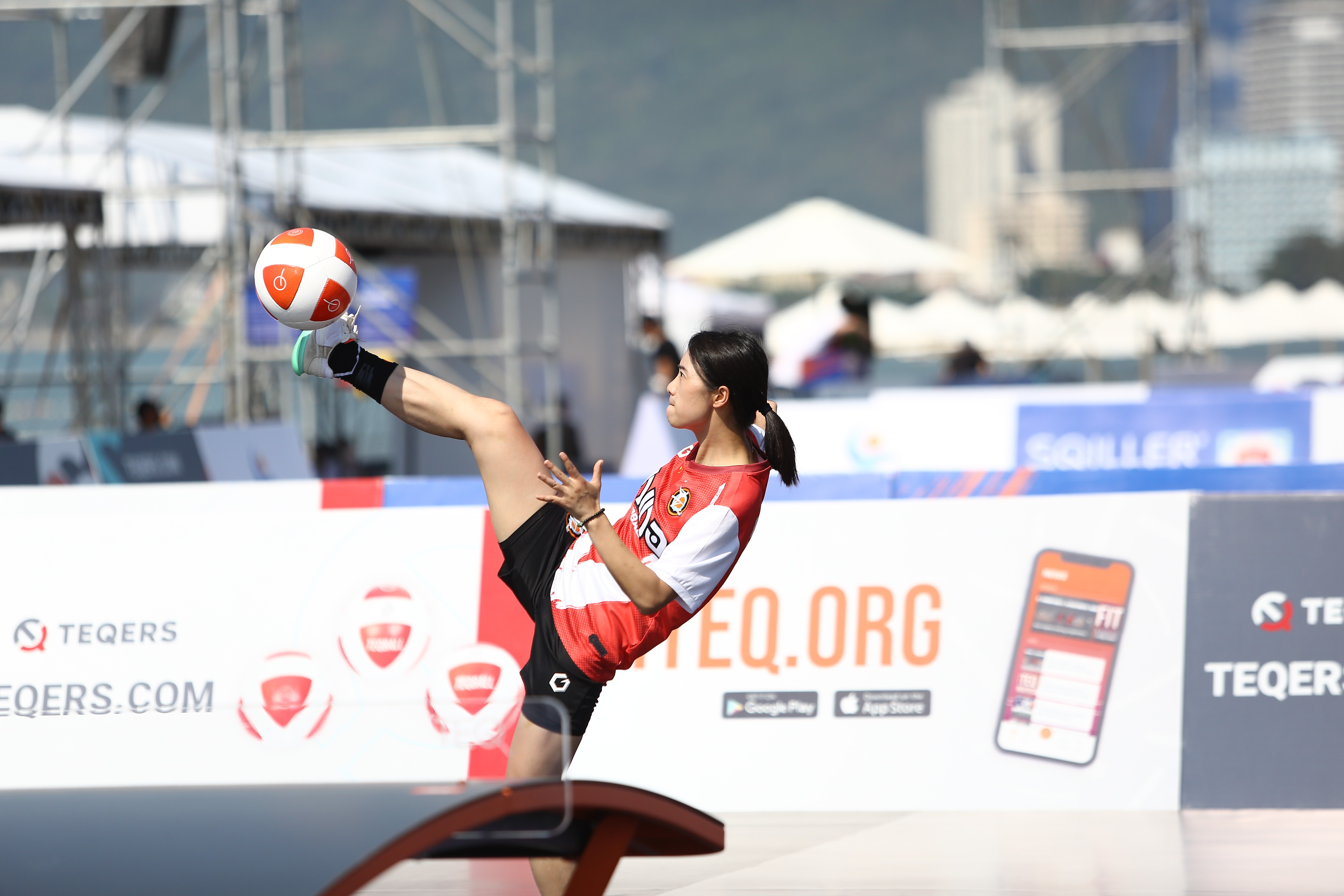 Giải khác - Khán giả “đội nắng” cổ vũ những màn tranh tài giải Teqball thế giới (Hình 10).