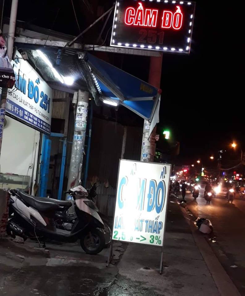 Chủ tiệm cầm đồ tiết lộ những khoản phụ phí đi kèm 'lãi suất thấp' (Hình 6).