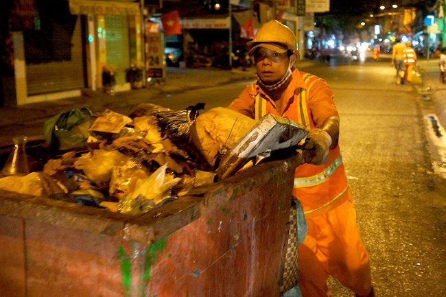 Môi trường - Tết gần hoá xa với những người công nhân vệ sinh môi trường  (Hình 2).