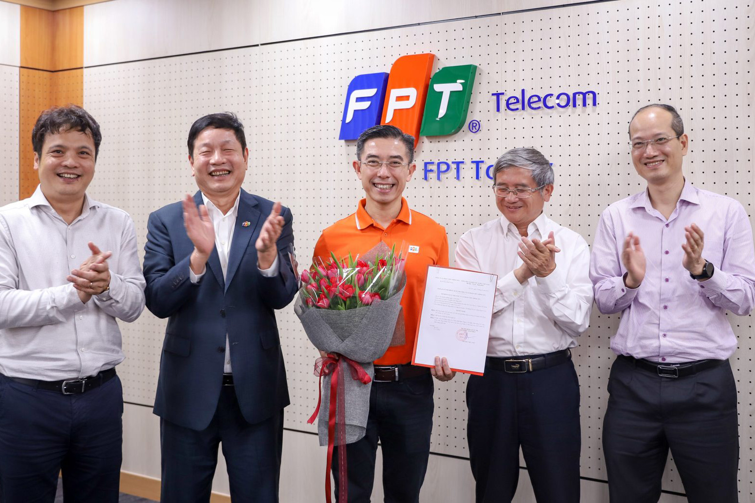 Hồ sơ doanh nghiệp - Phân nửa tài sản của FPT Telecom gửi ở ngân hàng