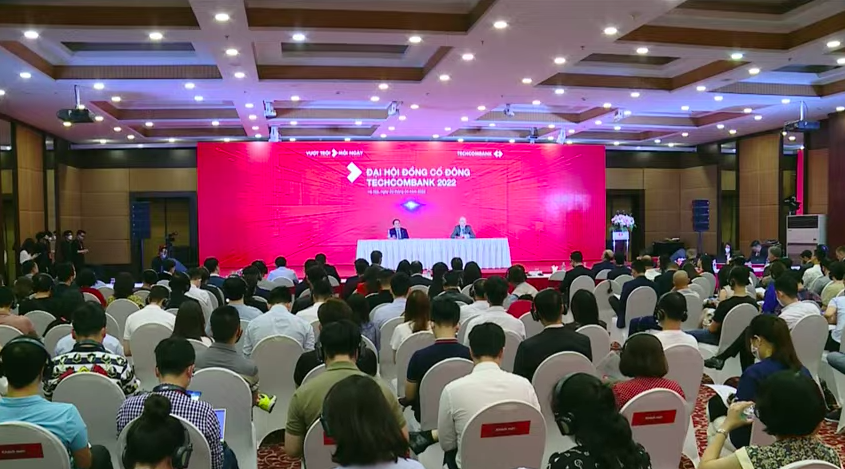 Tài chính - Ngân hàng - Chủ tịch Techcombank Hồ Hùng Anh: “Chia cổ tức bằng cổ phiếu là không cần thiết”