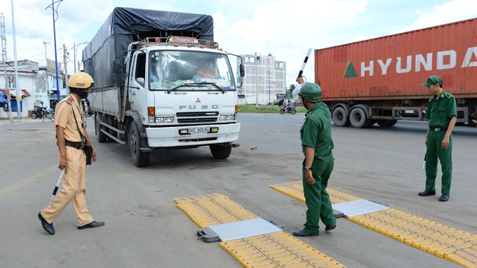 Tiêu dùng & Dư luận - Xe quá tải tái diễn, hoạt động trở lại trạm kiểm tra lưu động 