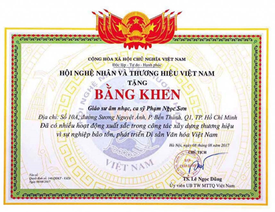 Tiêu dùng & Dư luận - Bộ Công Thương yêu cầu giải trình việc tặng bằng khen cho ca sĩ Ngọc Sơn