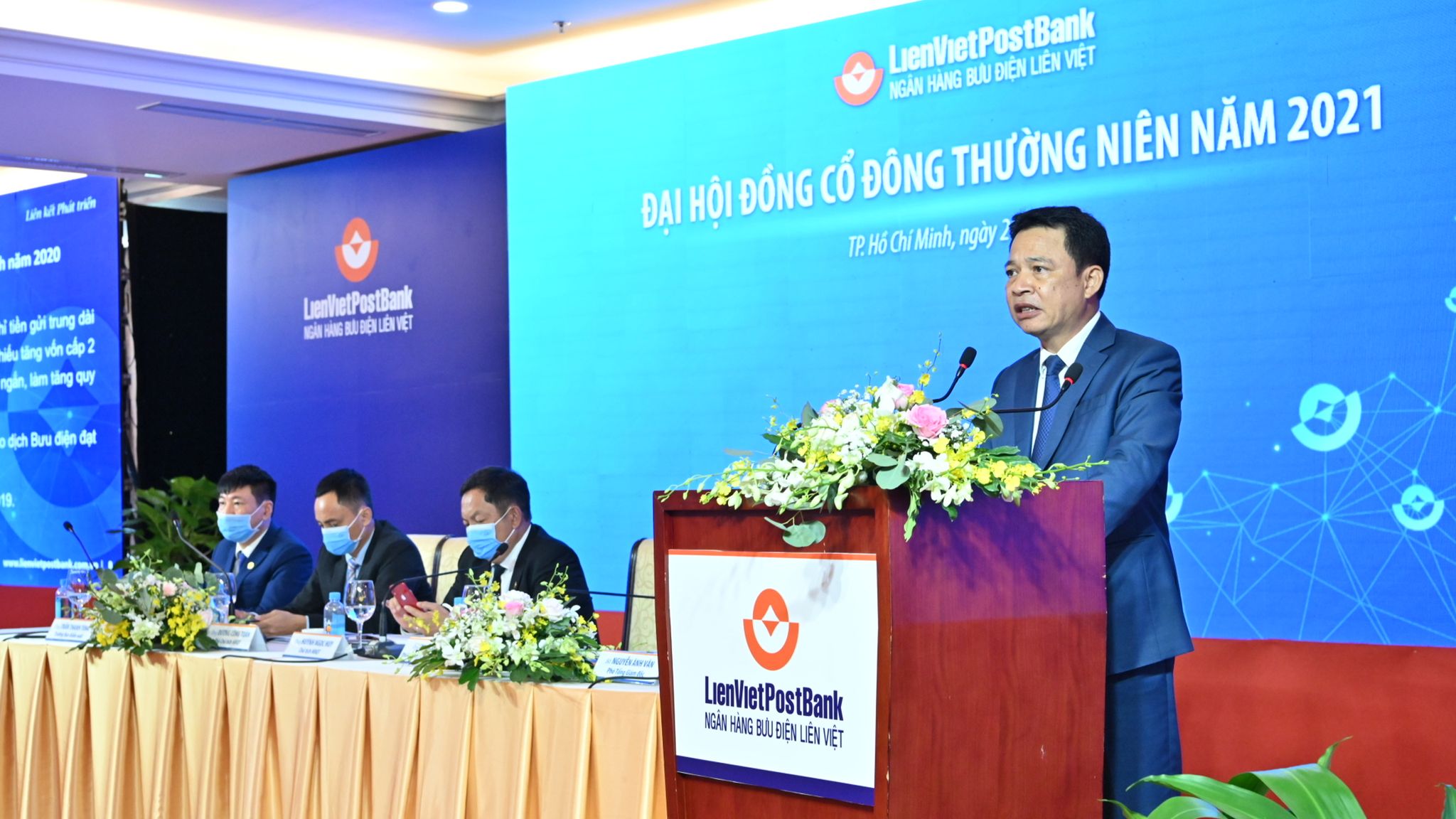 Tài chính - Ngân hàng - Bầu Thuỵ ngồi ghế HĐQT LienVietPostBank