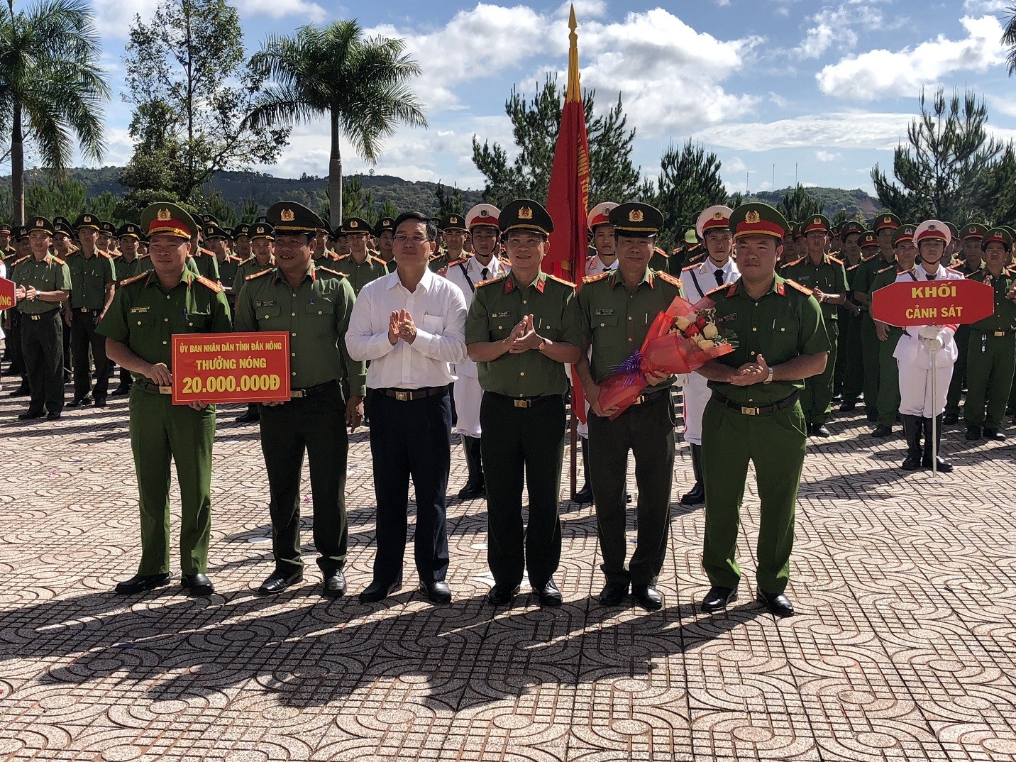 Tin nhanh - UBND tỉnh Đắk Nông thưởng nóng vụ triệt phá đường dây ma túy “khủng”