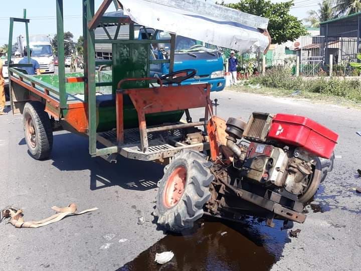 Dân sinh - Xe công nông va chạm xe bán tải, một tài xế nhập viện (Hình 2).