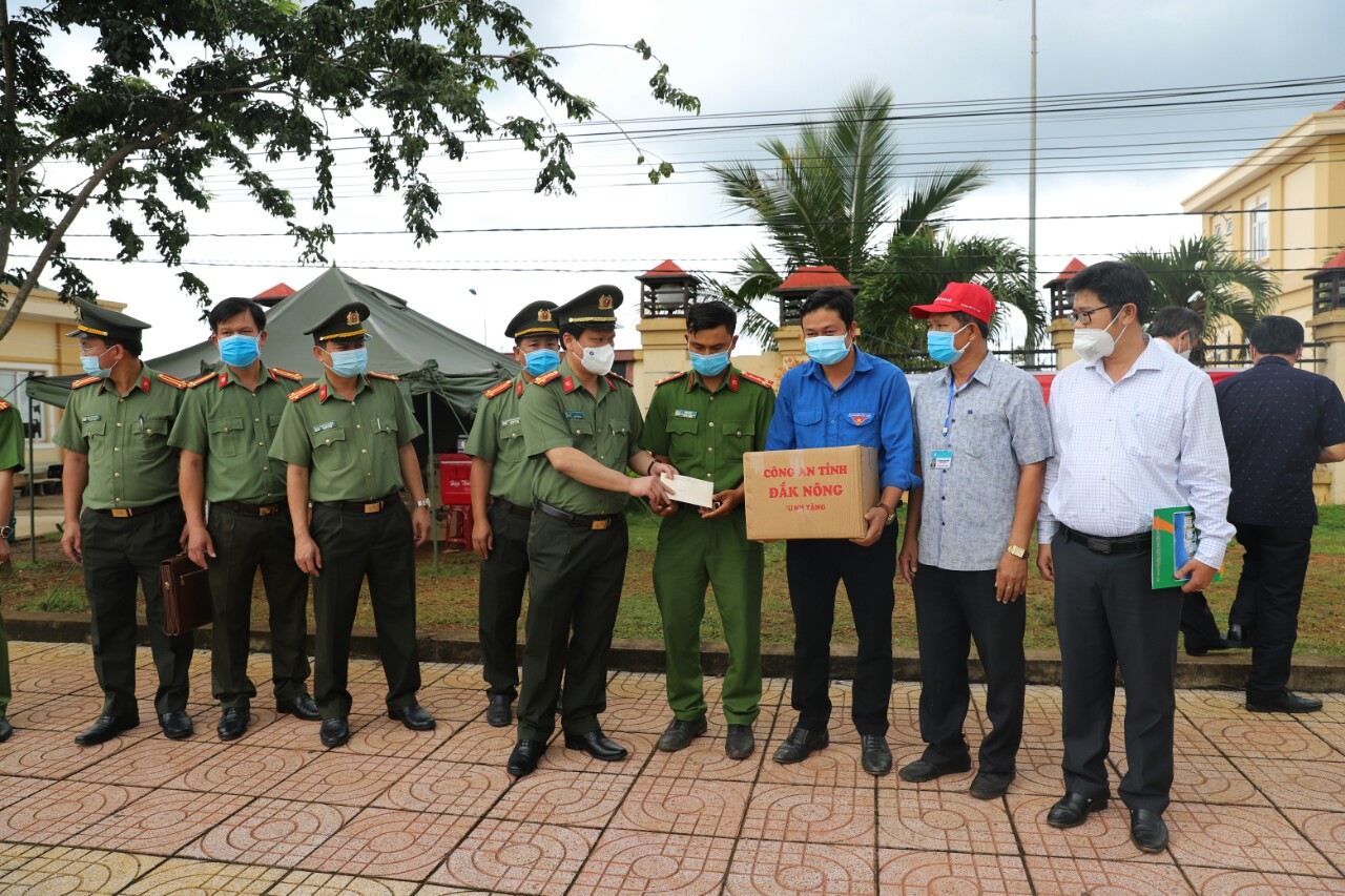 Sự kiện - Thêm 1 trường hợp dương tính, Đắk Nông căng mình chống dịch