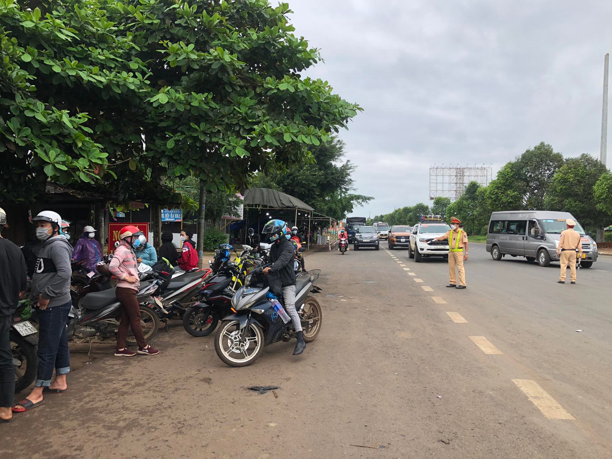 Dân sinh - Từ ngày 29/10, cán bộ, công chức tại Đắk Nông không được đến, về Đắk Lắk