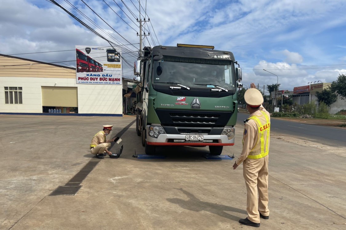 An ninh - Hình sự - Đắk Nông quyết liệt xử lý xe quá tải trọng, quá khổ giới hạn