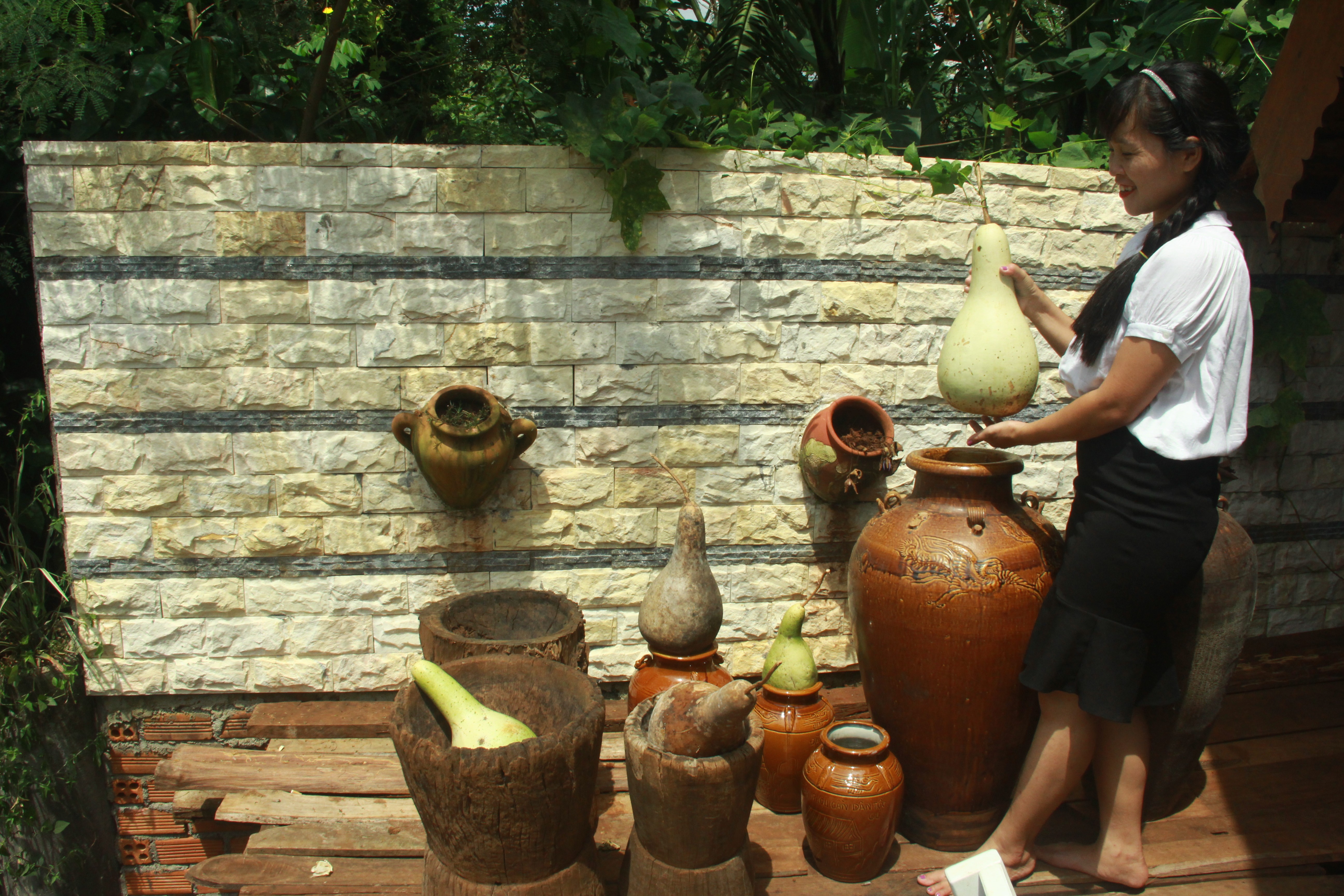 Văn hoá - Kỳ lạ chuyện người phụ nữ Nùng “dốc hết” tài sản đổi lấy đồ vật cũ (Hình 2).