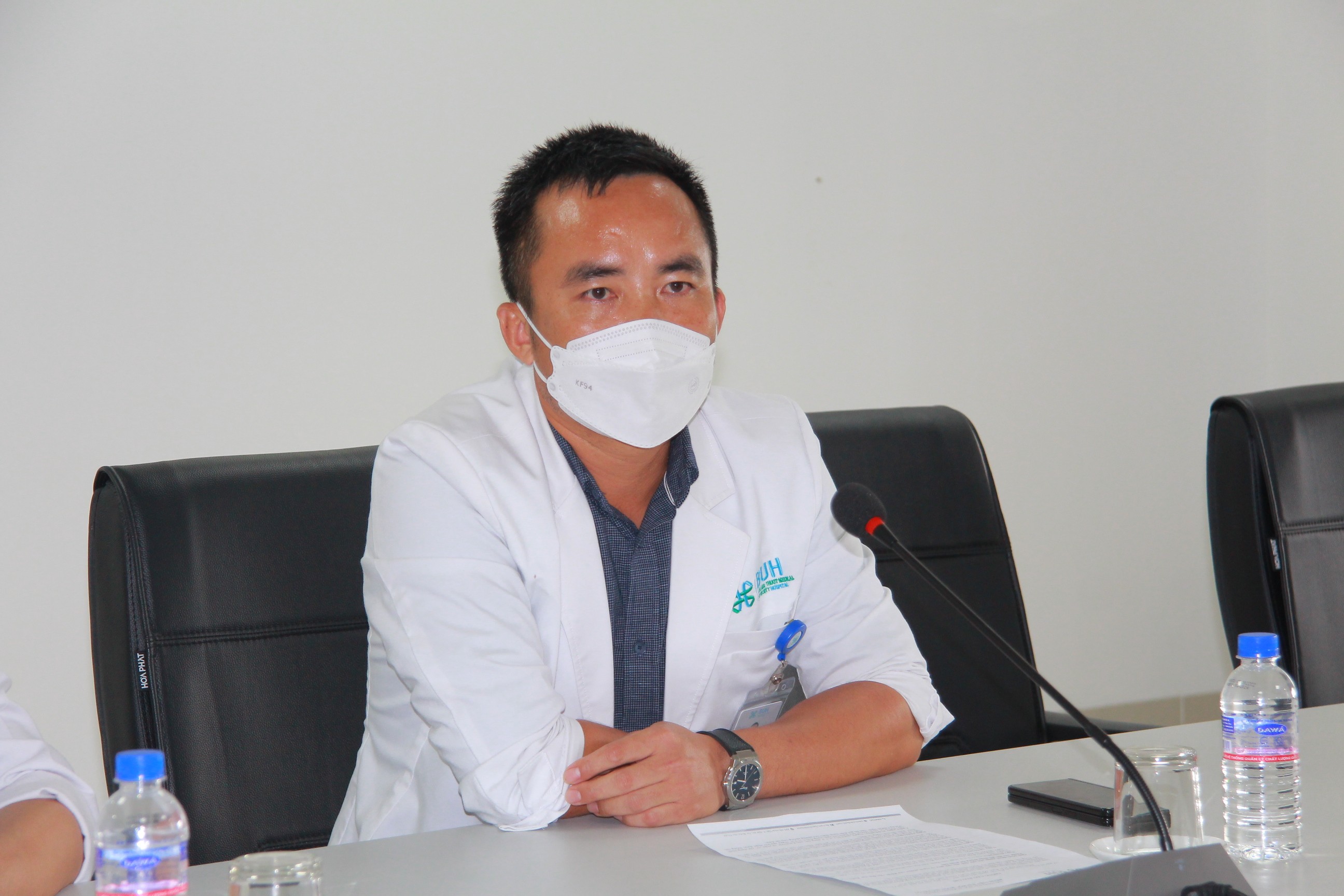 Sức khỏe - Vụ sản phụ gãy xương sườn sau sinh mổ: Không có chuyện 'dân xã hội' gặp người nhà bệnh nhân (Hình 2).