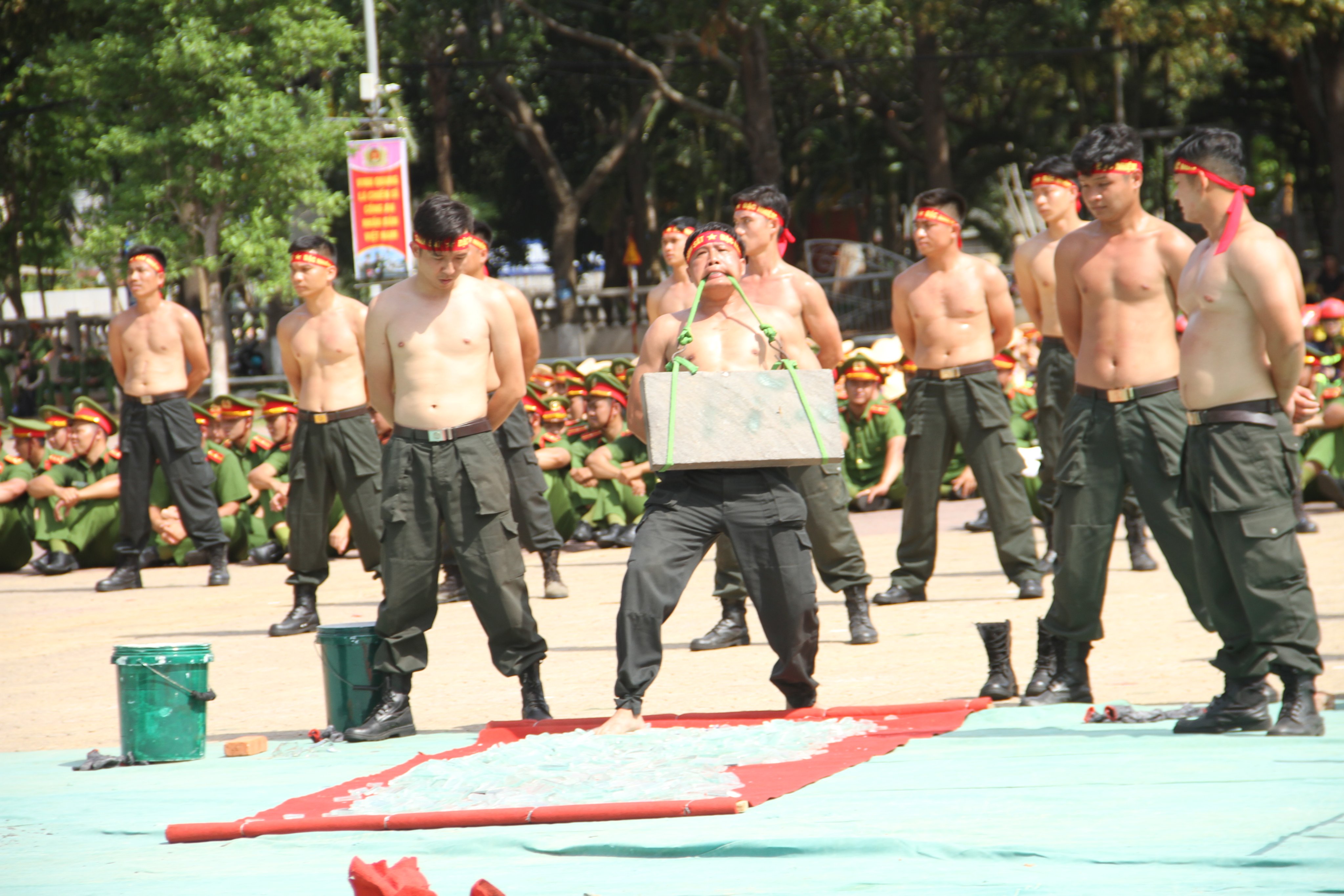 An ninh - Hình sự - Những màn biểu diễn đẹp mắt tại hội thi điều lệnh, bắn súng võ thuật  (Hình 3).