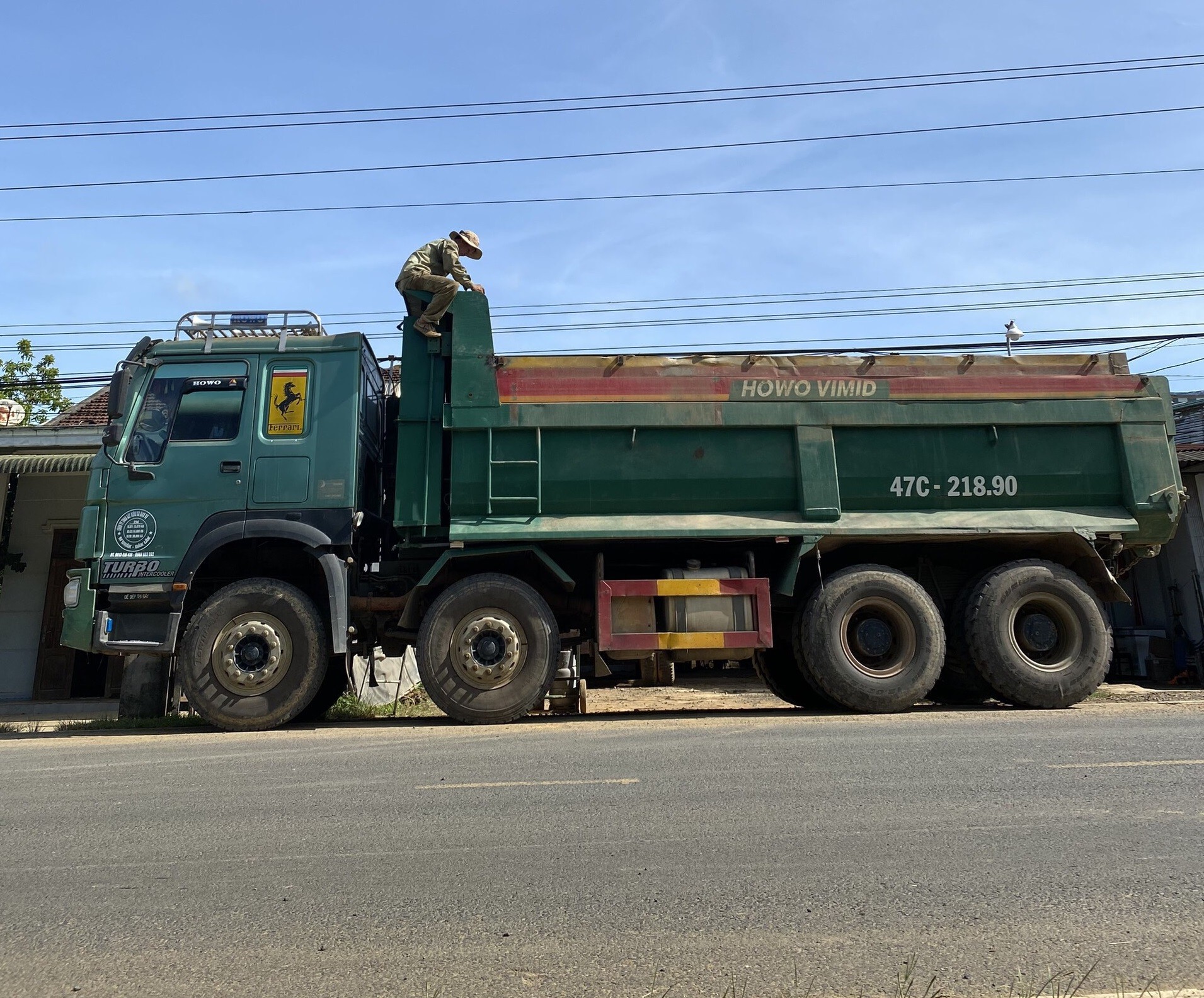 An ninh - Hình sự - CSGT xử lý quyết liệt, nhiều phương tiện tháo dỡ, cắt bỏ thùng cơi nới (Hình 2).