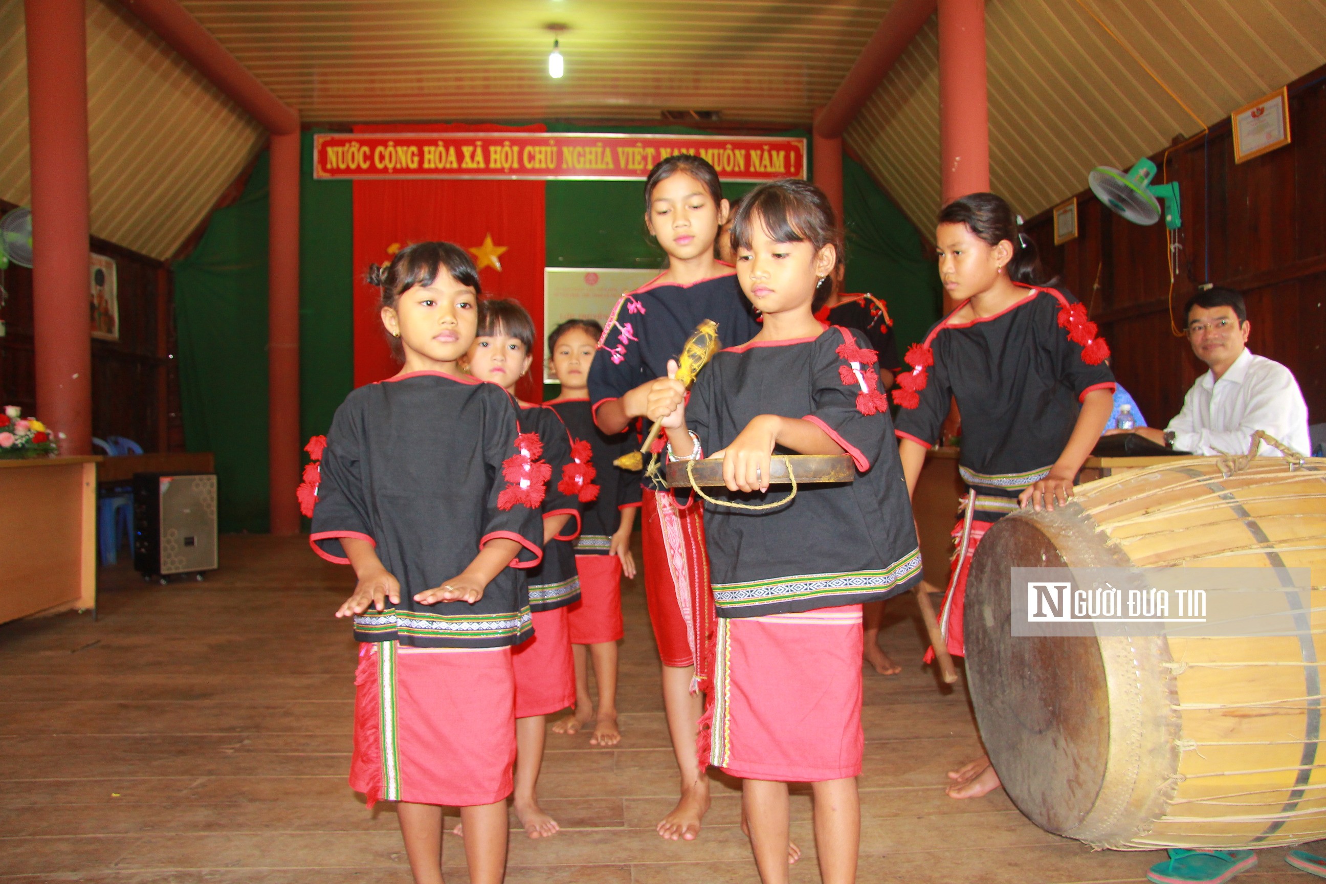 Văn hoá - Để tiếng cồng chiêng còn ngân vang mãi (Hình 2).