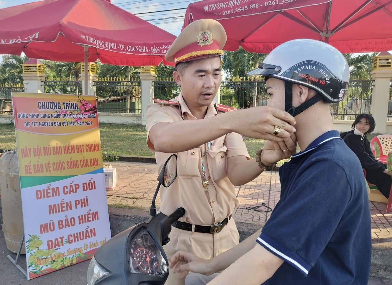 Dân sinh - CSGT tiếp tục hỗ trợ người dân quay lại làm việc sau Tết (Hình 2).